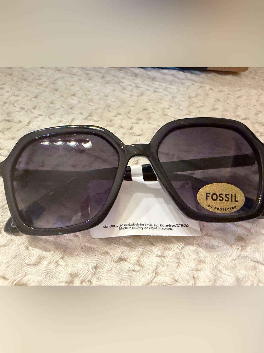 SOLD NEW Fossil black square sunglasses